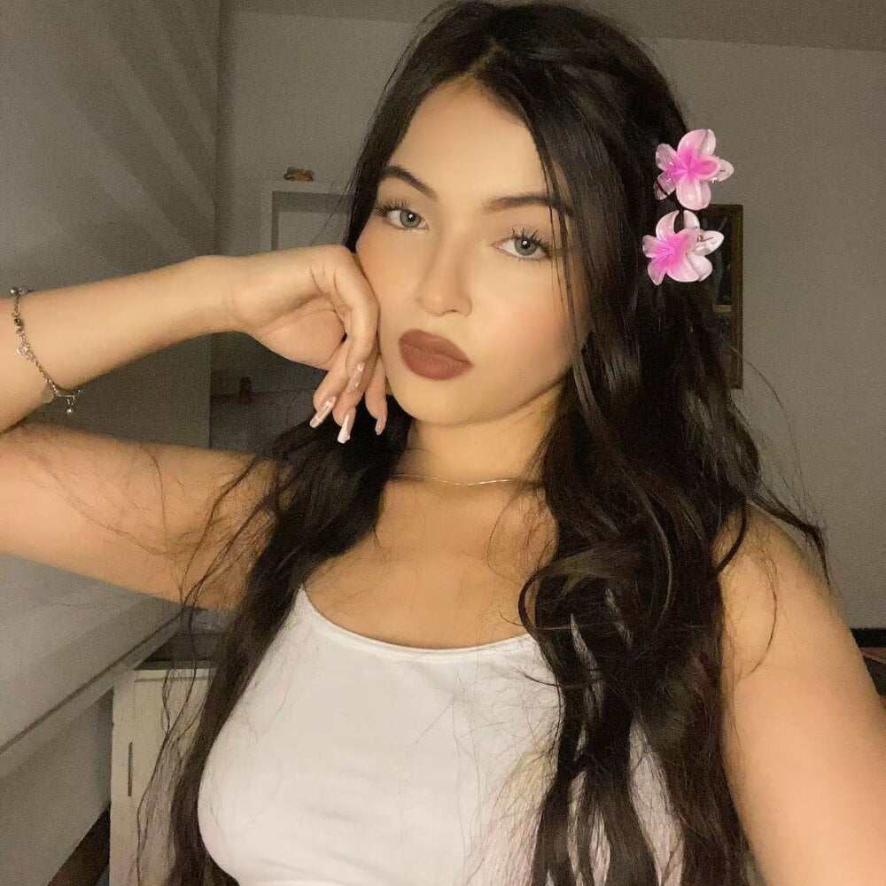 KyliePink_ Photos on InfiCams