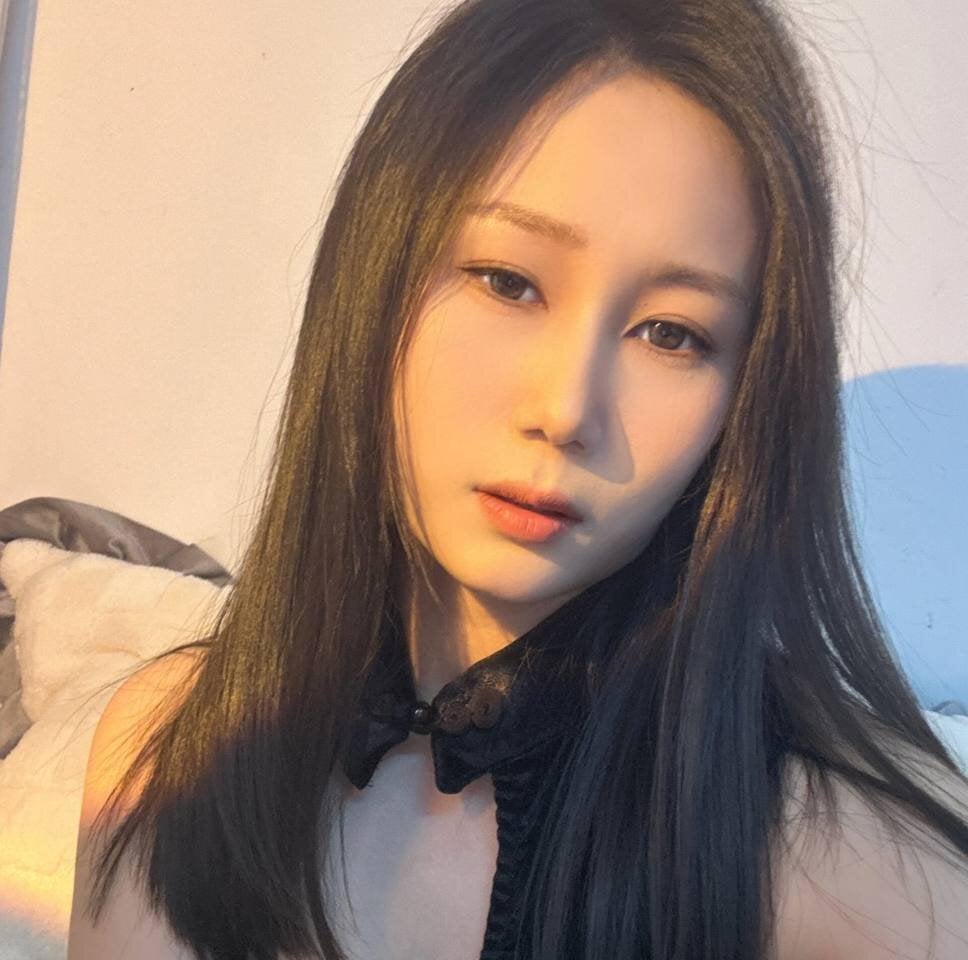 BoxedGyre- cam model photos at StripChat