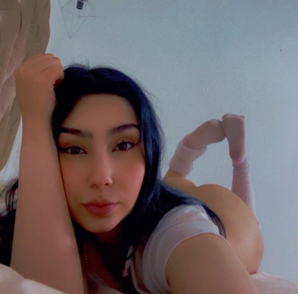 emily_campbell_ cam model photos at StripChat